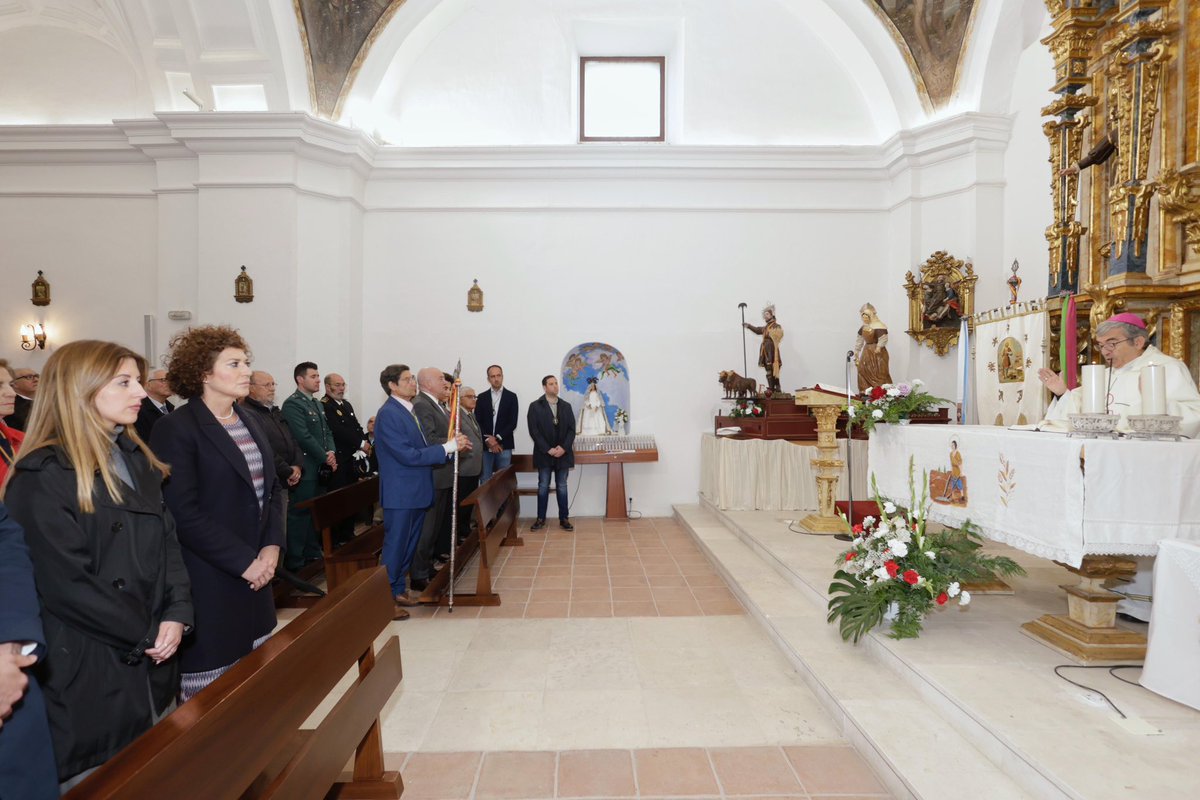 Ayto. de Valladolid (@ayuntamientovll) on Twitter photo 🌾 Valladolid celebra San Isidro Labrador con misa y romería en la ermita del barrio.
El alcalde, <a href="/JesusJCarnero/">Jesus Julio Carnero</a>, y las concejalas Mayte Martínez y <a href="/carolinadbp/">Carolina del Bosque</a> acompañan a vecinos y cofrades en una de las tradiciones populares ➕ arraigadas.
#SanIsidro2025 #encuentrovecinal 🌾 Valladolid celebra San Isidro Labrador con misa y romería en la ermita del barrio.
El alcalde, <a href="/JesusJCarnero/">Jesus Julio Carnero</a>, y las concejalas Mayte Martínez y <a href="/carolinadbp/">Carolina del Bosque</a> acompañan a vecinos y cofrades en una de las tradiciones populares ➕ arraigadas.
#SanIsidro2025 #encuentrovecinal