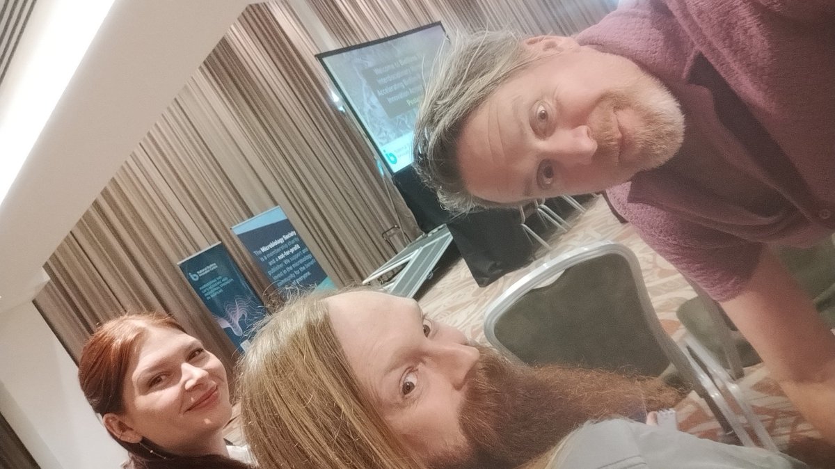 Morning highlights in env. #biofilms11 <a href="/MicrobioSoc/">Microbiology Society</a> <a href="/ukbiofilms/">National Biofilms Innovation Centre (NBIC)</a> include Gabriel Castrillo on amazing leaf-microbiota dynamics, Jess Song on marine microplastics, and Ronan McCarthy on plastic-gobbling nosocomial paths in hospitals.

 go.bsky.app/US86Yox for the full rundown.