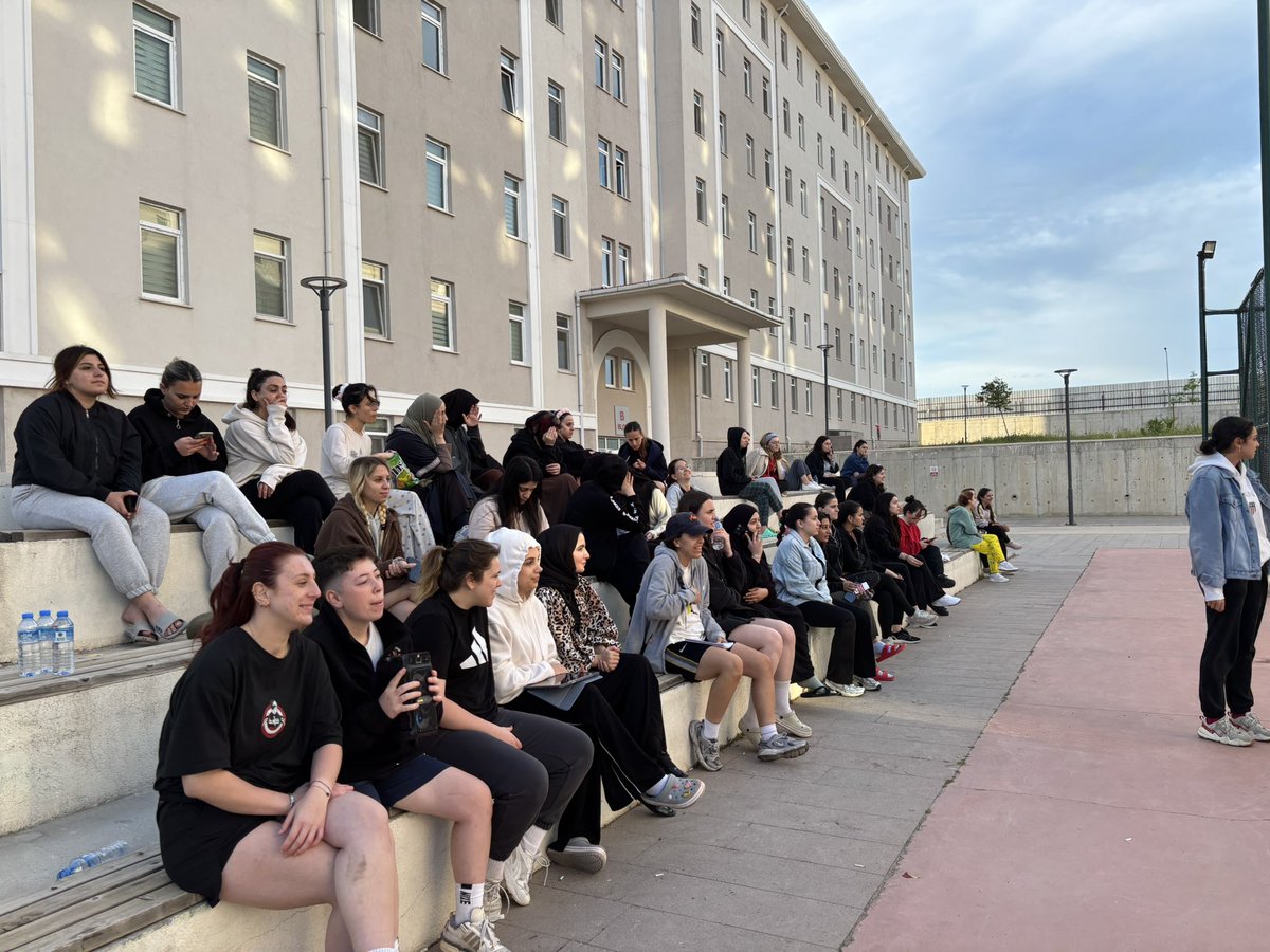 Yurt müdürlüğümüzde Gençlik Haftası etkinlikleri kapsamında Voleybol turnuvası düzenlenmiş olup eleme maçları yapılmıştır.
🌻Meriç Öğrenci Yurdu

<a href="/OA_BAK/">Dr. Osman Aşkın Bak</a> <a href="/selimakGSB/">Selim AK</a> <a href="/arzum_bulduk/">Arzum Bulduk</a>  <a href="/EdirneKYGM/">GSB Edirne Yurtları</a>