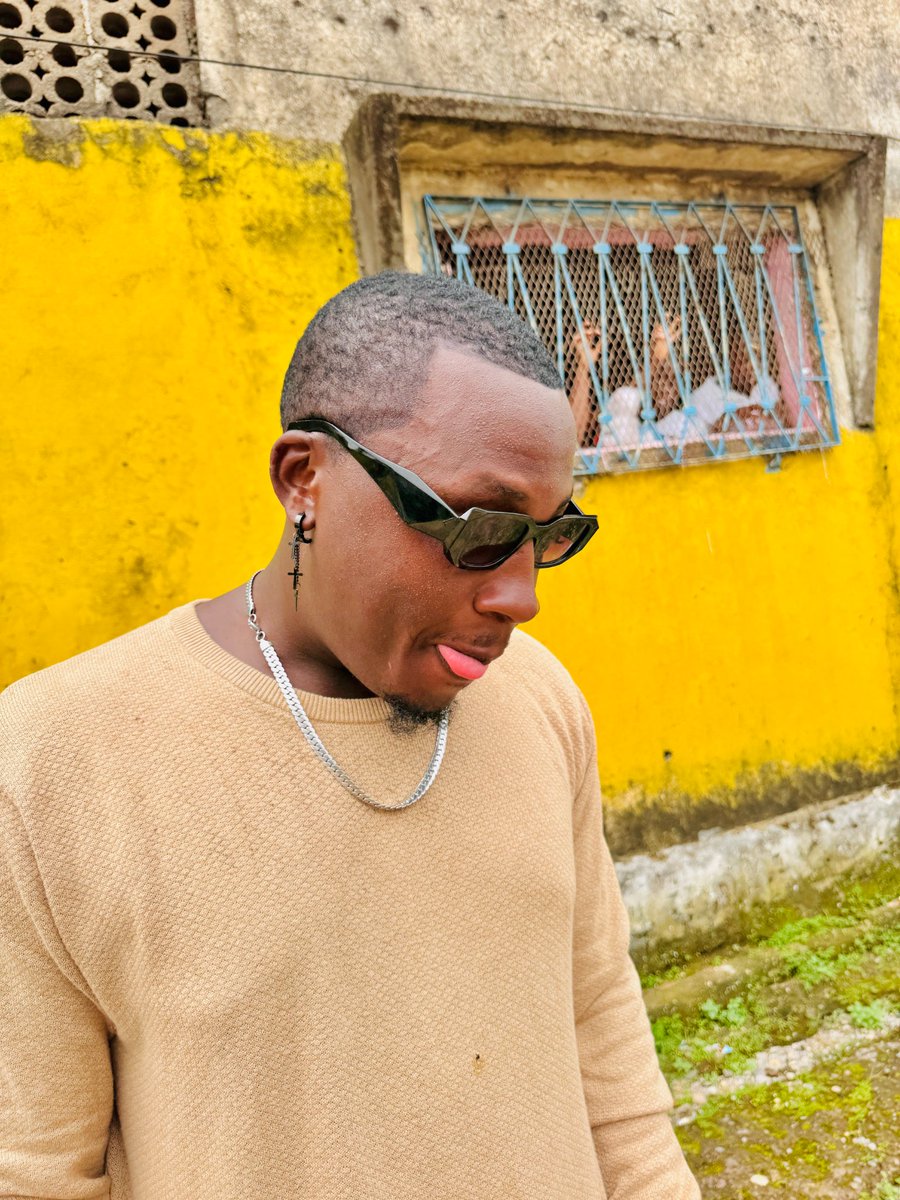 Topshooter237's tweet image. ✨ Just landed on X! 👋 A fresh face eager to connect with amazing people,share thoughts, and dive into interesting conversations. Expect a sprinkle of music,fun,facts,sports,love. Be one of the first to join my journey! 😊 Follow along? #NewOnX #Community #HelloTwitter #Cameroon