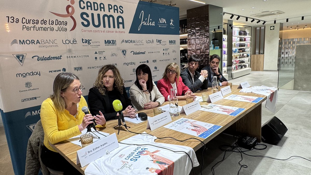 📣 Avui hem presentat oficialment la 13a Cursa de la Dona Perfumeria Júlia!
Una roda de premsa plena de compromís, col·laboració i força compartida 💪✨, celebrada a l’espai Sauleda Júlia Ònix 🪻👝