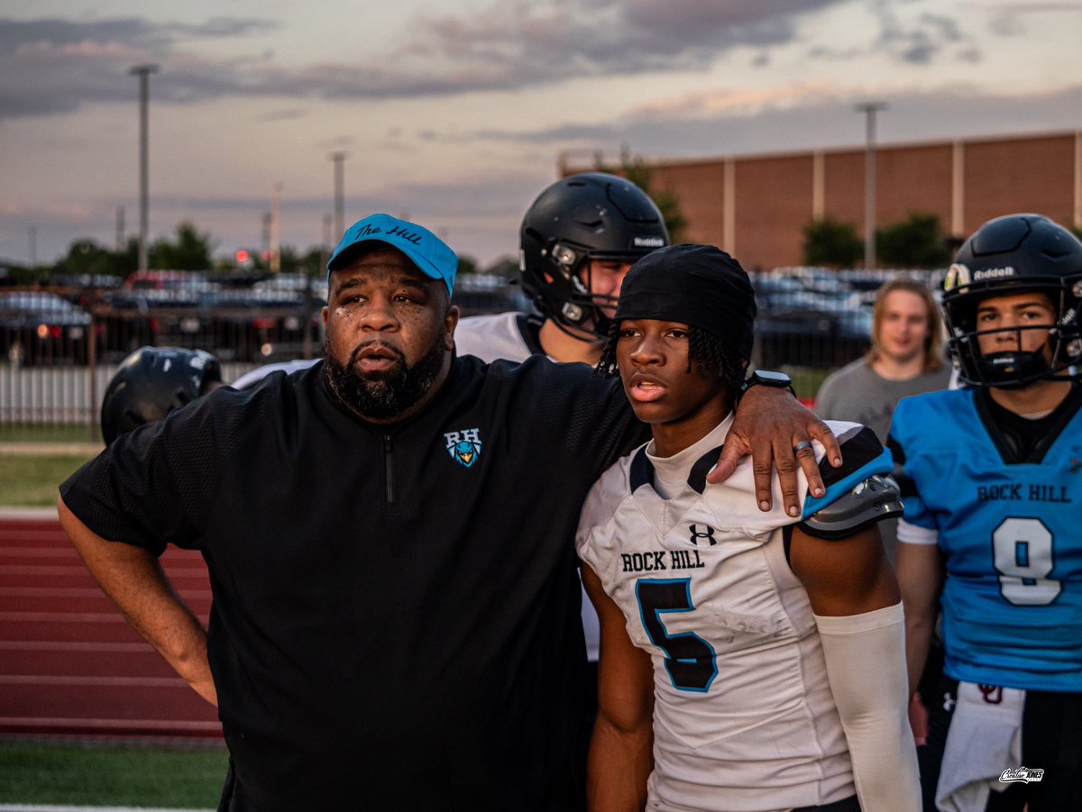 Creative Jones Group LLC (@creativejonestx) on Twitter photo New school, same great person.
<a href="/CoachDavenportJ/">@CoachJoshuaDavenport</a> <a href="/RockHill_FB/">Rock Hill Blue Hawks Football</a> <a href="/courtneylaw_5/">Courtney L Lawson Jr.</a> #THEHILL #LEO New school, same great person.
<a href="/CoachDavenportJ/">@CoachJoshuaDavenport</a> <a href="/RockHill_FB/">Rock Hill Blue Hawks Football</a> <a href="/courtneylaw_5/">Courtney L Lawson Jr.</a> #THEHILL #LEO