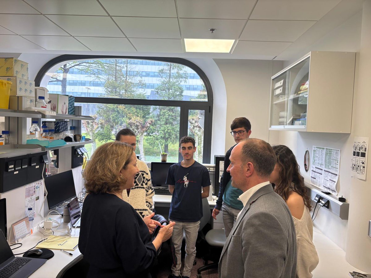 Además, <a href="/delPinoE/">Eloísa del Pino</a> ha mantenido un encuentro en el Instituto de investigación biomédica @FinbAsturias con los más de 30 investigadores del #CSIC <a href="/NanoCINN/">CINN</a> que trabajan en el centro