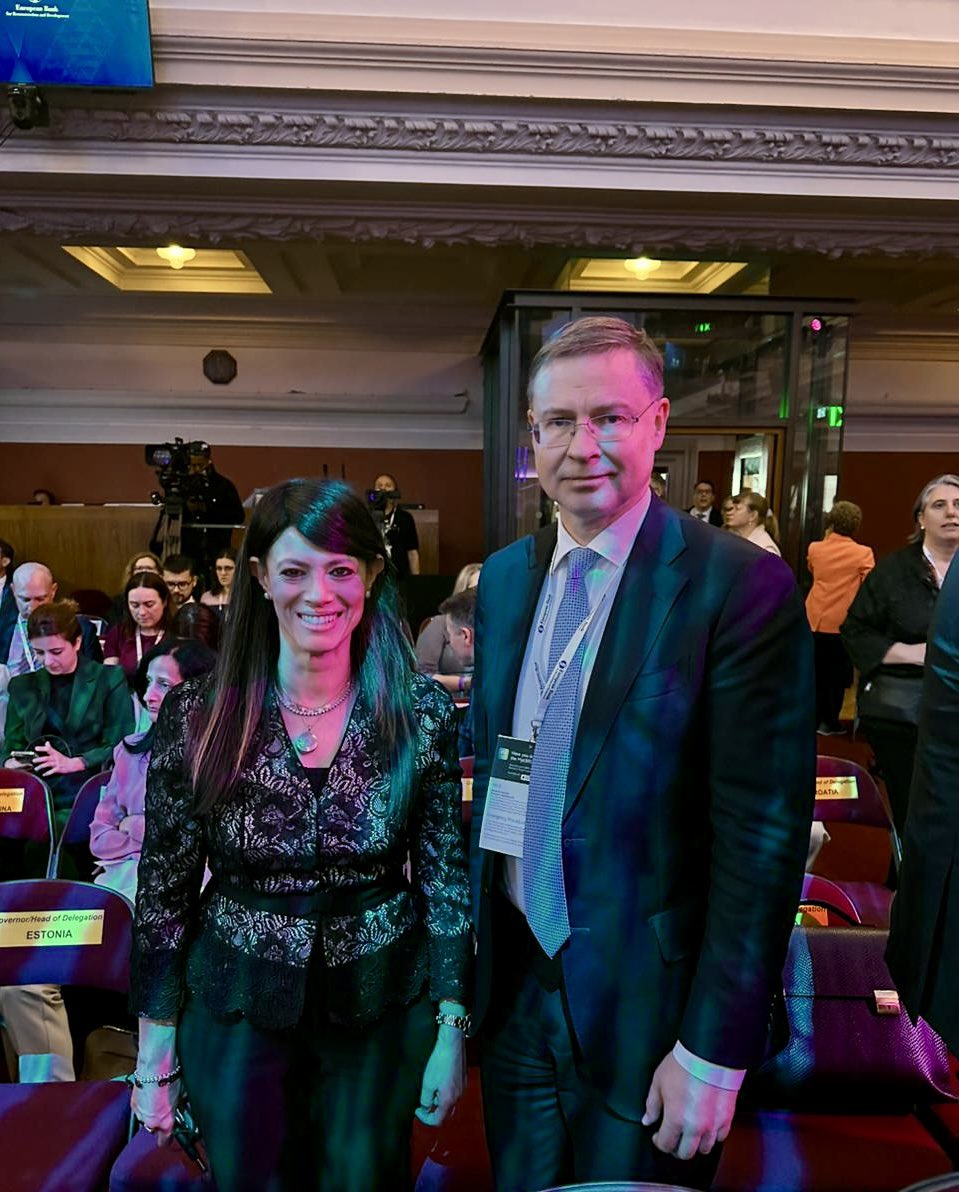 Rania A. Al Mashat (@raniaalmashat) on Twitter photo 🇪🇬🇪🇺 Always happy to meet #TeamEurope partners!
With <a href="/EU_Commission/">European Commission</a>'s <a href="/VDombrovskis/">Valdis Dombrovskis</a> at #EBRDam.
#Egypt & the #EU's strategic partnership unlocks new economic & investment opportunities. I look forward to finalizing the MFA's Econ. pillar & new investment guarantees tool. 🇪🇬🇪🇺 Always happy to meet #TeamEurope partners!
With <a href="/EU_Commission/">European Commission</a>'s <a href="/VDombrovskis/">Valdis Dombrovskis</a> at #EBRDam.
#Egypt & the #EU's strategic partnership unlocks new economic & investment opportunities. I look forward to finalizing the MFA's Econ. pillar & new investment guarantees tool.