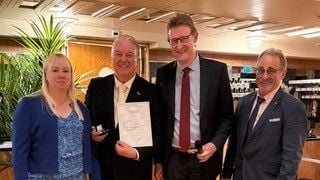 Tijdens het EVS jubileumcongres op de SS Rotterdam op 7 en 8 mei hebben Léon Evers, Jan Otten en Simon Rijsdijk de gouden eremedaille ontvangen. Deze hoogste onderscheiding bij de EVS is toegekend voor hun jarenlange bijzondere verdiensten voor deze Europese samenwerking