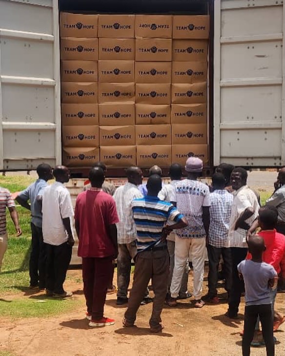🎉🚚 A truckload of Christmas Shoeboxes from Ireland as they were being opened in Malawi! 🎁✨ Christmas Shoeboxes went to Malawi from Carlow, Dublin &amp; Kilkenny! 🇮🇪❤️🇲🇼 
See where yours went at: teamhope.ie/blog/where-you…