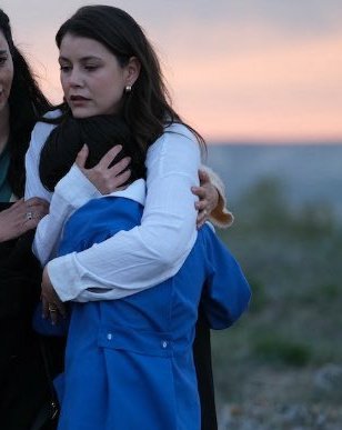 ayouboumer1's tweet photo. Anne oğul sarılması ❤️

#GönülDağı #MelisSevinç #SelAl https://t.co/h85z2g3N0A
