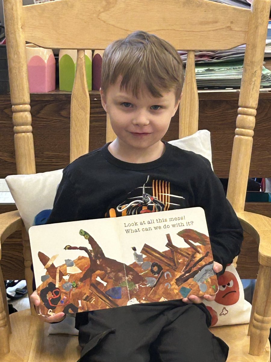 marisa_traverse's tweet photo. Amazing reading to the class today! https://t.co/q3i7vmbxML