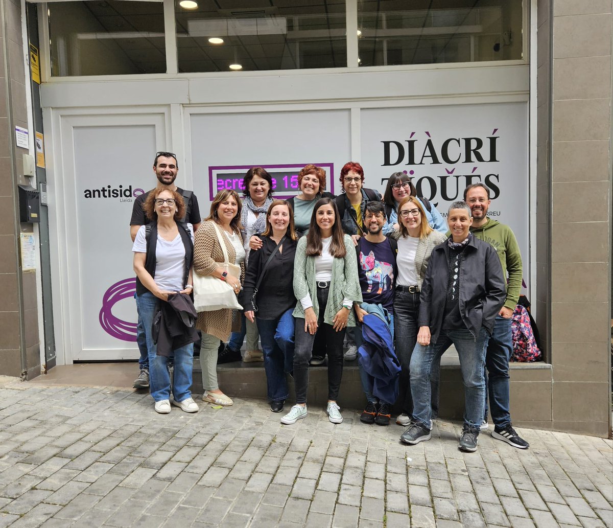 Avui hem participat en una comissió de treball sobre VIH/Sida a la seu d’<a href="/antisidalleida/">Fundació Antisida de Lleida</a>.
Compartim reptes i propostes amb altres entitats per seguir avançant en inclusió, drets i acompanyament.
Gràcies per l’acollida i la feina! 💪🔴

#VIH #AccióSocial #Inclusió #TercerSector