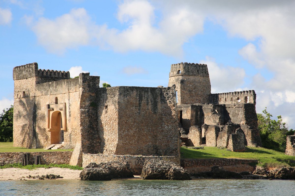 Heritage sites on Africa’s coasts are vanishing. A new study uses DE Africa data to map erosion and preserve archaeological treasures in Kenya, Tanzania and Senegal. 

Read how #satellitedata is helping save the past: ow.ly/na1h50VT3tq

#CulturalHeritage #EO #CoastalErosion