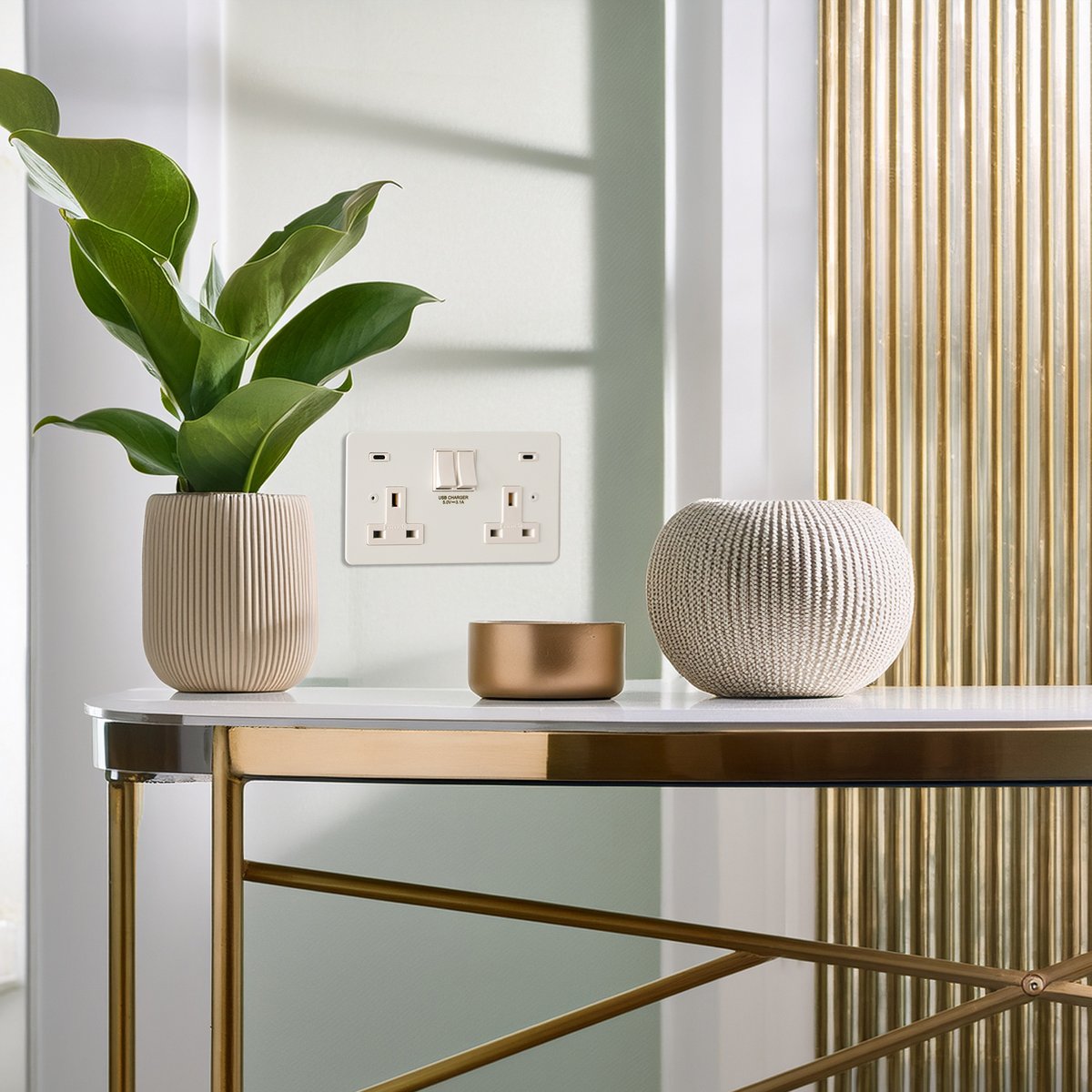 FocusSB's tweet image. When it comes to style, sometimes it&apos;s best to keep it simple: Black or White? The only dilemma? Choosing between these stunning electrical accessories that look so good, you might want both!

Let&apos;s create something extraordinary together. 
#MattBlack #MattWhite #Designers