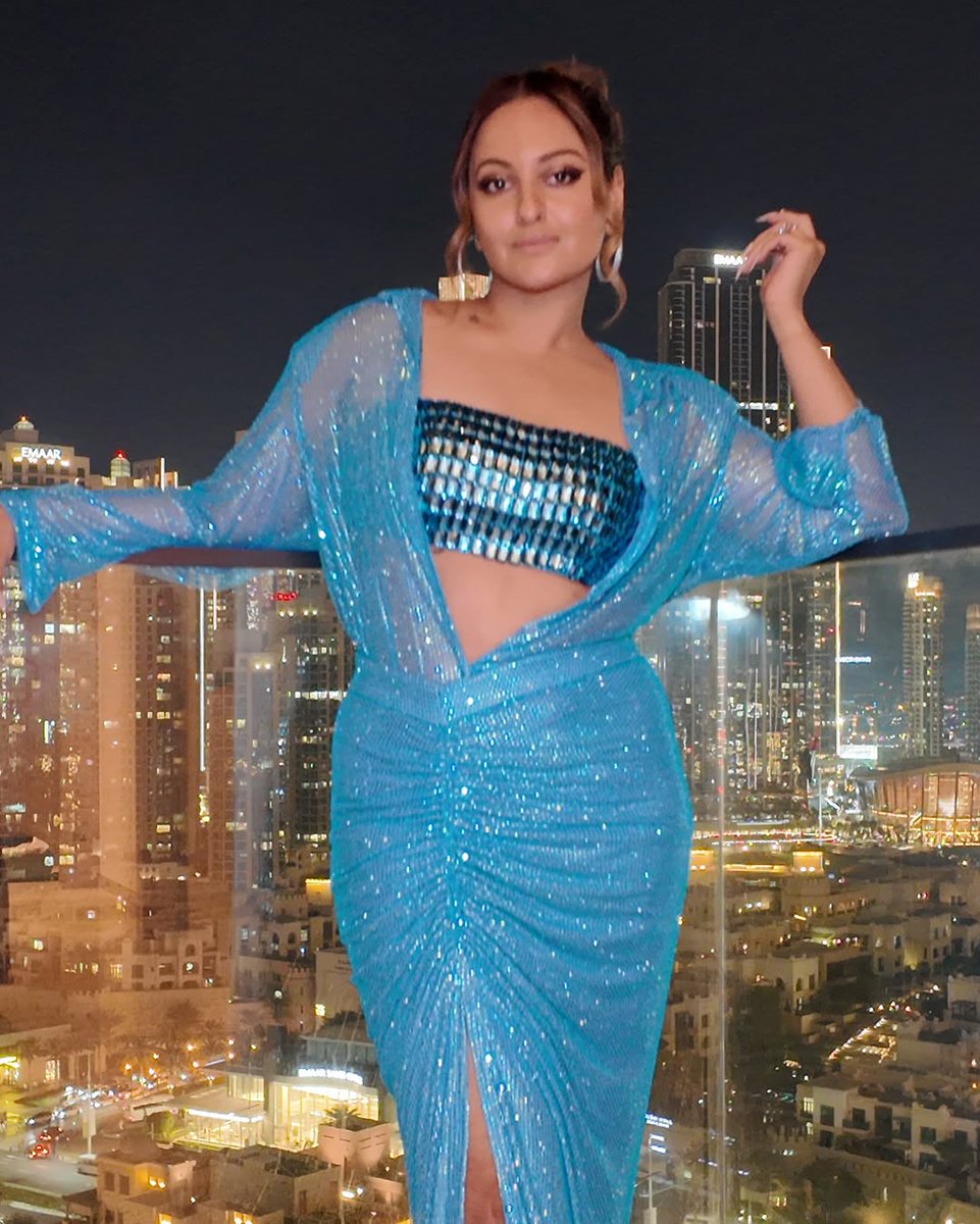 mid_day's tweet photo. Sonakshi Sinha: Bold, beautiful, and blue-tiful!
#SonakshiSinha #StyleGoals #BlueTiful #StunningInBlue #FashionQueen #MiddayEntertainment https://t.co/dIatbgMmg1