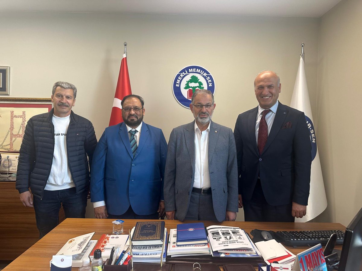 Emekli Memur-Sen Başkanımız Ali KÜÇÜKKÖSEN, İslam Dünyası Emekliler Kurultayı Koordinatörü Dr. Muhammed Ali QUREYSİ ve İbn-i Sina Enstitüsü Başkanı Dr. Kemal AYDIN'ı sendikamızda ağırladı.