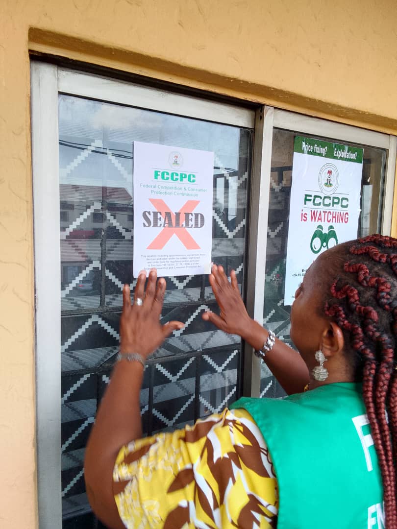 Release: FCCPC Seals Illegal Consumer Protection Outfit, Arrests Operator for Impersonation

On Wednesday, May 14, 2025, the Federal Competition and Consumer Protection Commission (FCCPC), in collaboration with law enforcement, carried out an enforcement operation at No. 214