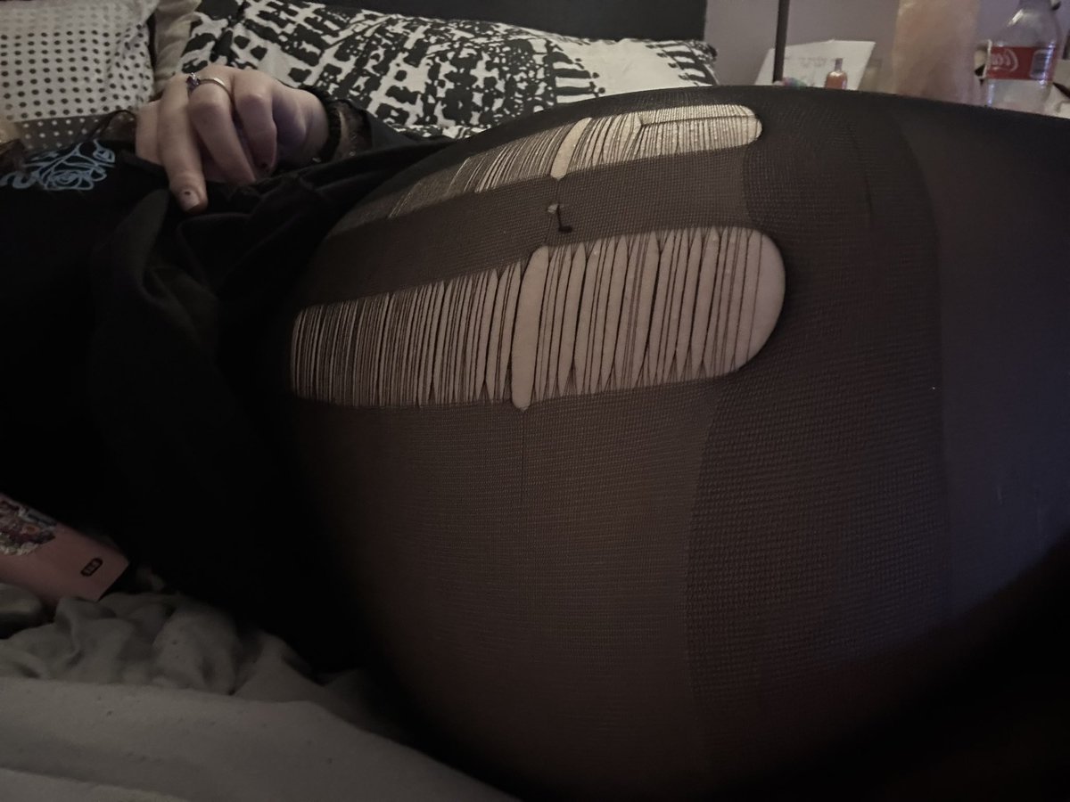 rip in my tights :c