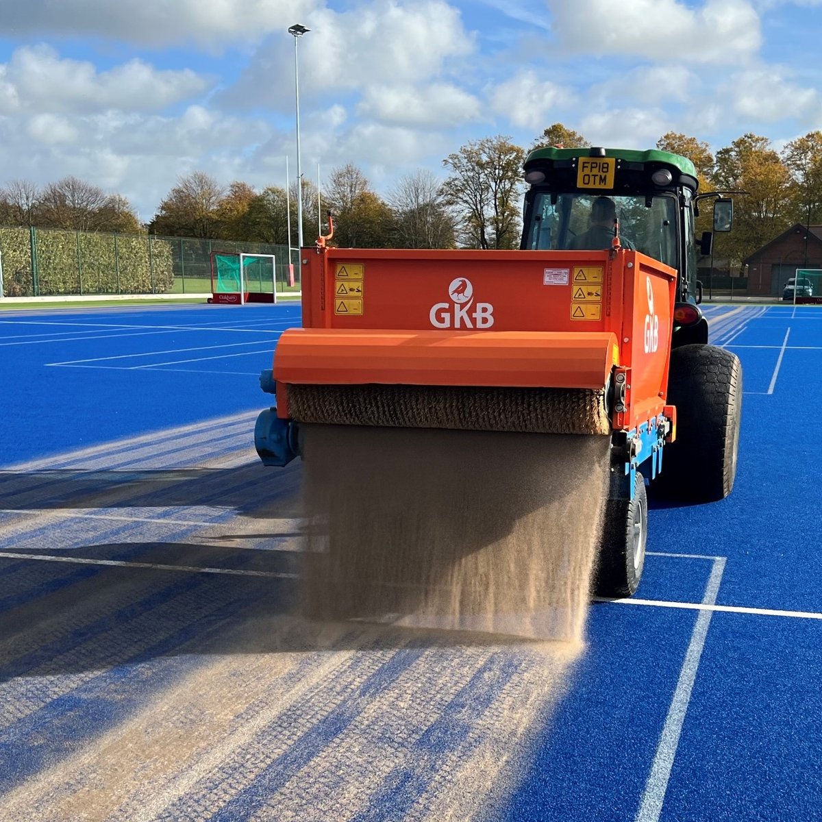 4 hopper capacities and a range of adjustable parameters makes the GKB Topdrop the perfect solution - whether you're topdressing a golf green or needing to top-up infill in your synthetic surface. 

Discover the range 👉 bit.ly/GKBTDrop