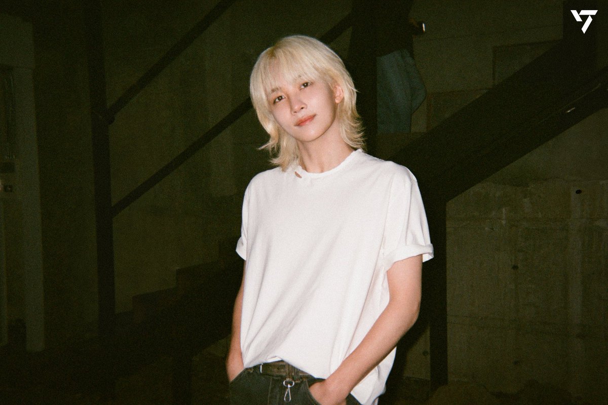 He got that long hair, slicked back, white t-shirt