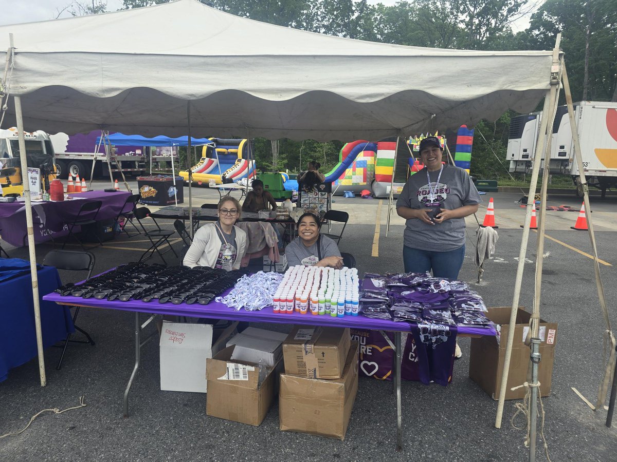 Giant Food’s 55th Annual Rodeo was a fun-filled day of sunshine, games, food, and community! Over 300 associates and their families joined the celebration, along with local responders, car enthusiasts, and food trucks. Market USA was proud to support this event! #giantfood