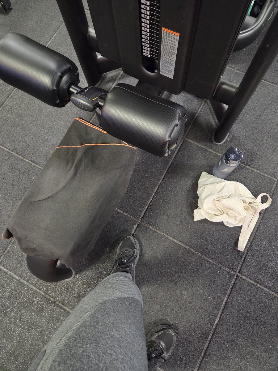 Après une matinée commencée toooot à régler un dossier d'homicide, pause salle de sport en écoutant Saez.
Justiss gauchiss.