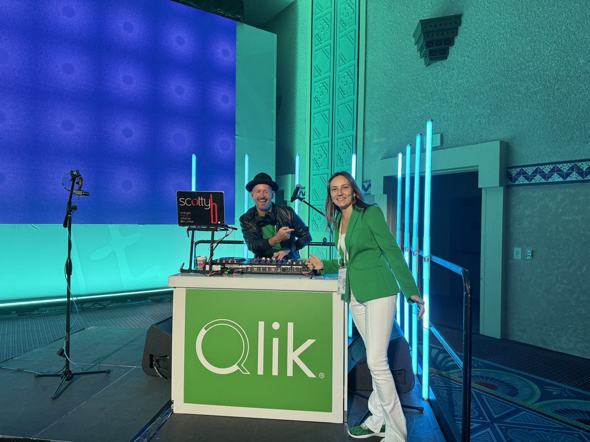 Kate Strachnyi ('DATAcated') (@datacated_) on Twitter photo Scotty B at <a href="/qlik/">Qlik</a> #qlikconnect Scotty B at <a href="/qlik/">Qlik</a> #qlikconnect