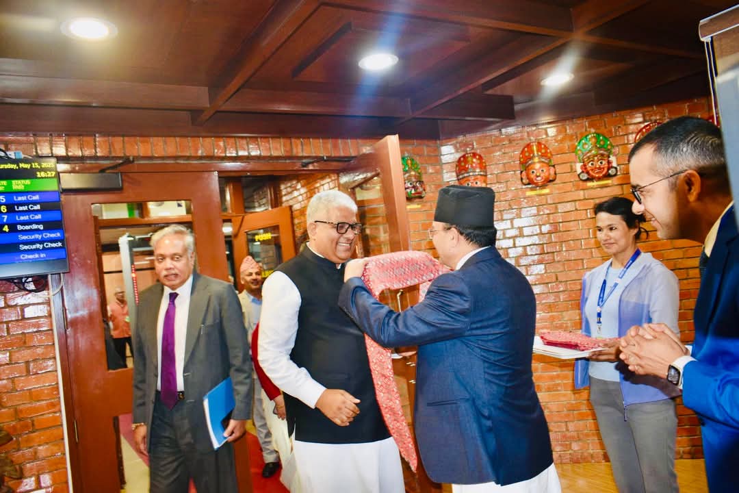 ain_shahi's tweet image. भारत सरकारका वातावरण, वन तथा जलवायु परिवर्तन मन्त्री श्री @byadavbjp
जीलाई त्रिभुवन अन्तराष्ट्रीय बिमानस्थलमा स्वागत गरेको छु । सगरमाथा संवादमा सहभागी हुन भारतीय प्रतिनिधि मण्डलको नेतृत्व गर्दै नेपाल भ्रमणमा आउनु भएकोमा हार्दिक स्वागत गर्दछु ! संवाद २ देखी ४ गतेसम्म सुरू हुदैंछ ।