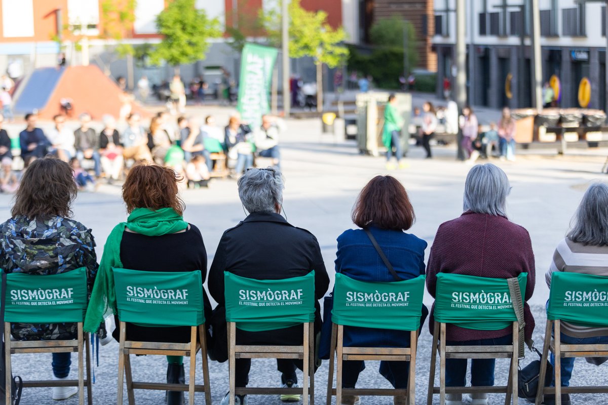 Fa tres setmanes que es va acabar el #Sismògraf i encara vibrem! 🌿

Moltes gràcies públic per omplir les places, el bosc i el paisatge; per venir un any més i gaudir dels espectacles inclús sota la puja. 🌳

L’eco del moviment, si és compartit, sempre arriba més lluny. 🙌