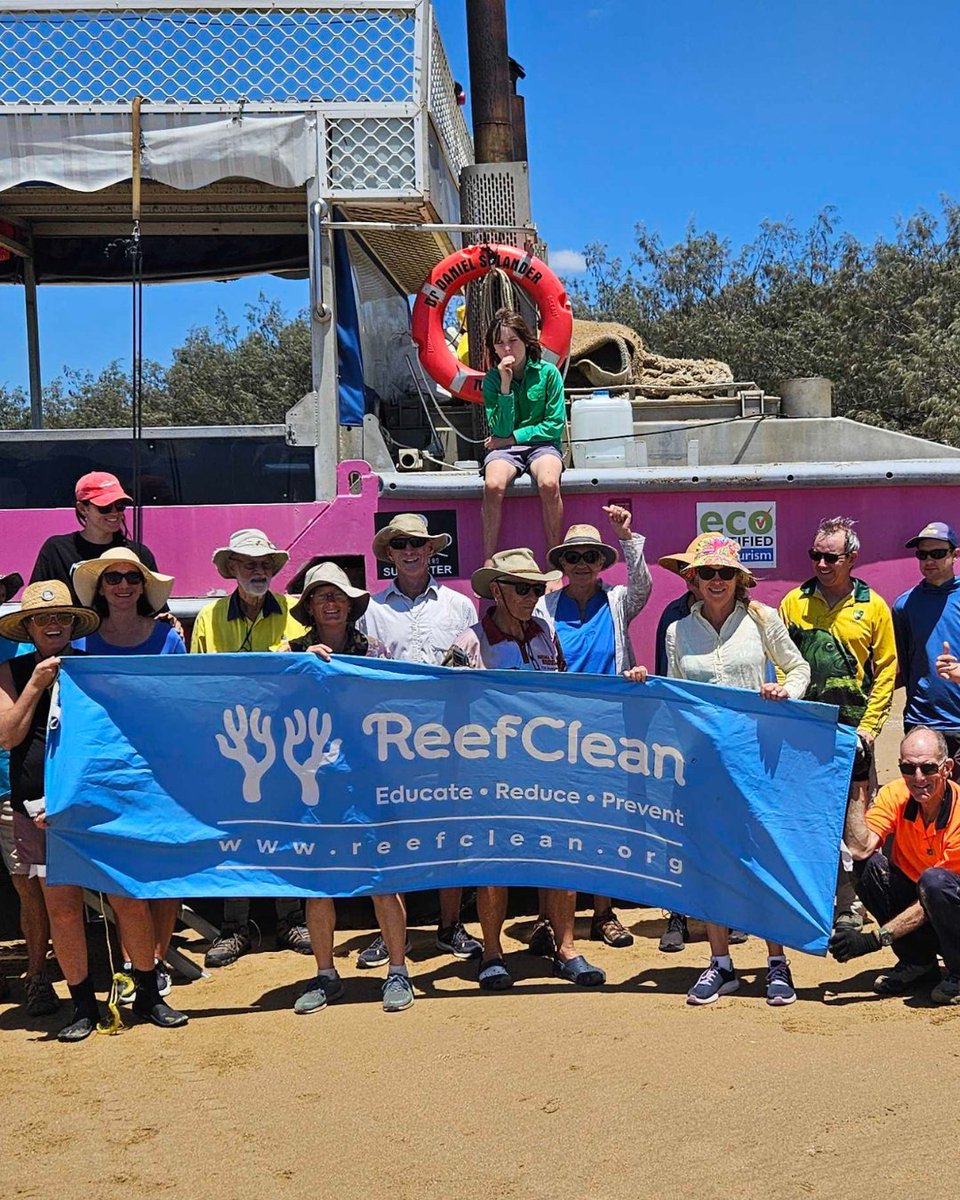 Community efforts are protecting the #GreatBarrierReef from marine debris. Last year the @AusGov funded @ReefClean Program stopped 11 tonnes of debris from reaching the Reef. 🪸🐠🪼 Learn more at: dcceew.gov.au/about/news/com…