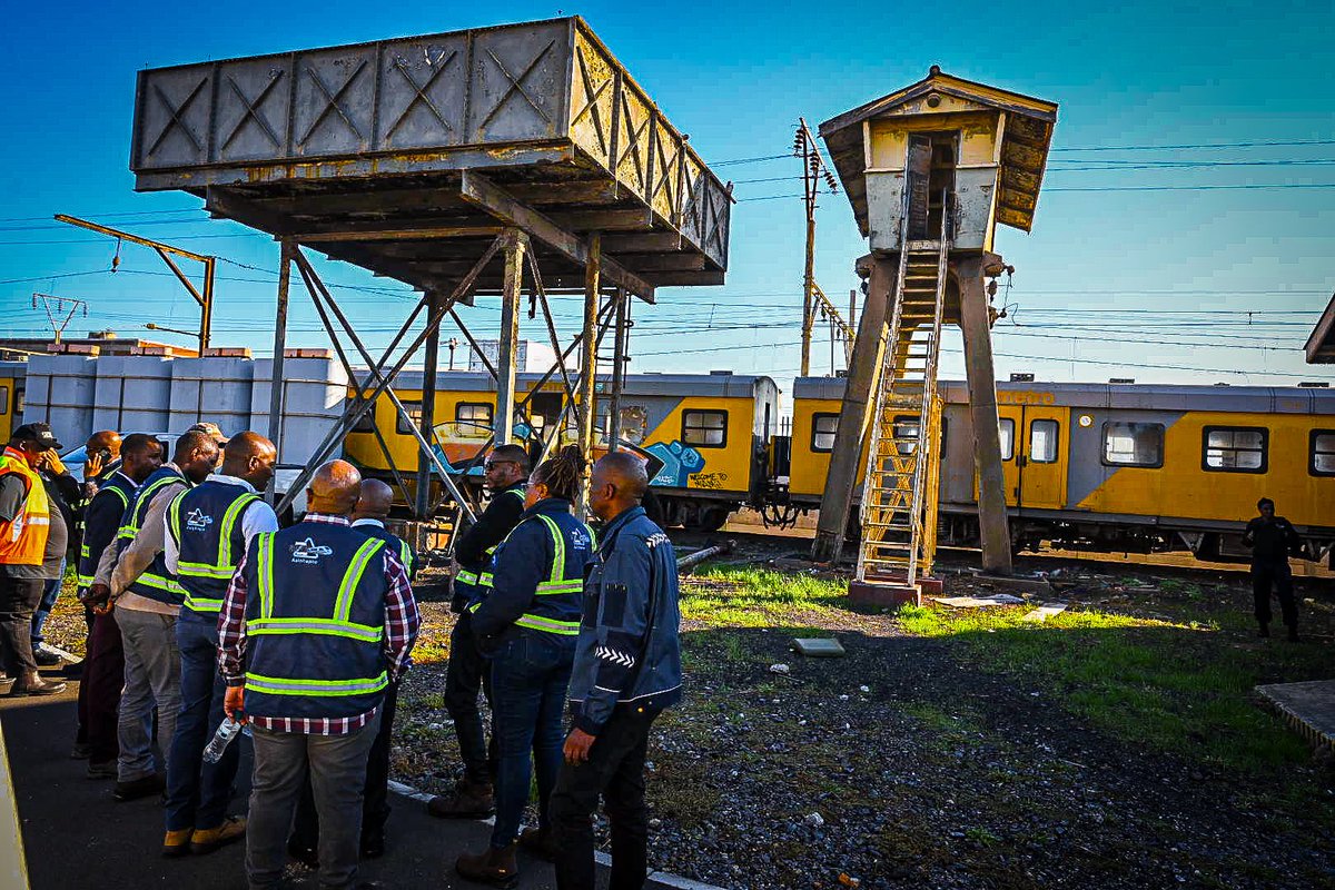 MetrorailWC's tweet image. [DAY 2] At Paarden Eiland and Salt River depot, PRASA Tech CEO Mr. Themba Mosai was briefed on key infrastructure elements: depot CCTV walling system, the washing plant, and substation recovery. #PRASA #InfrastructureRecovery