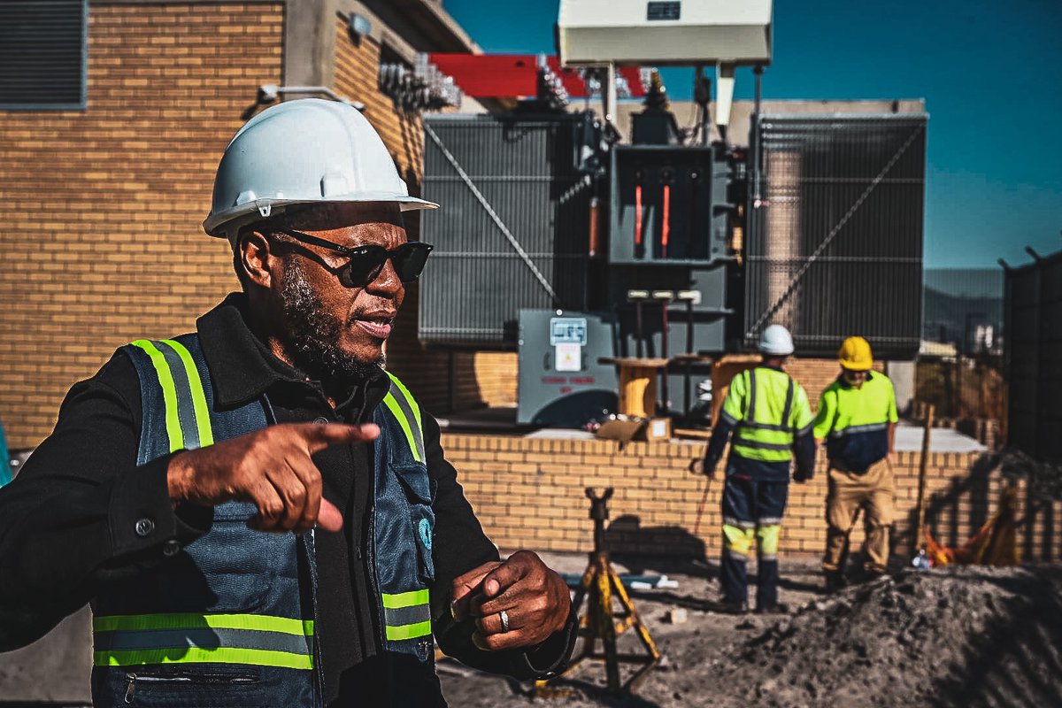 MetrorailWC's tweet image. [DAY 2] At Paarden Eiland and Salt River depot, PRASA Tech CEO Mr. Themba Mosai was briefed on key infrastructure elements: depot CCTV walling system, the washing plant, and substation recovery. #PRASA #InfrastructureRecovery