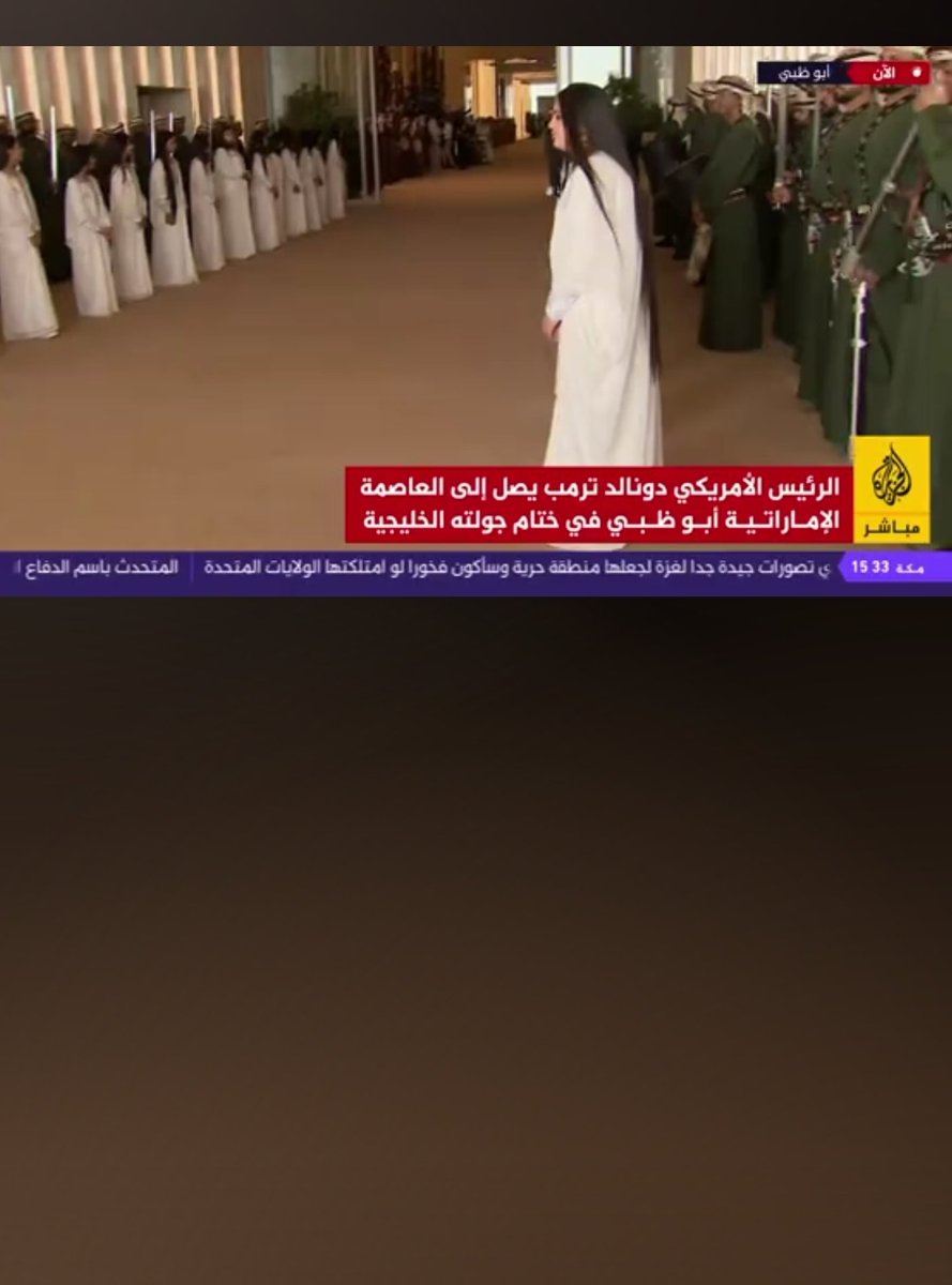 هذا الان في الحمارات المتعريه 
نساء يستقبلا ترامب بالرقص 
الا لعنة الله وغضبه عليكم 
قبحتم