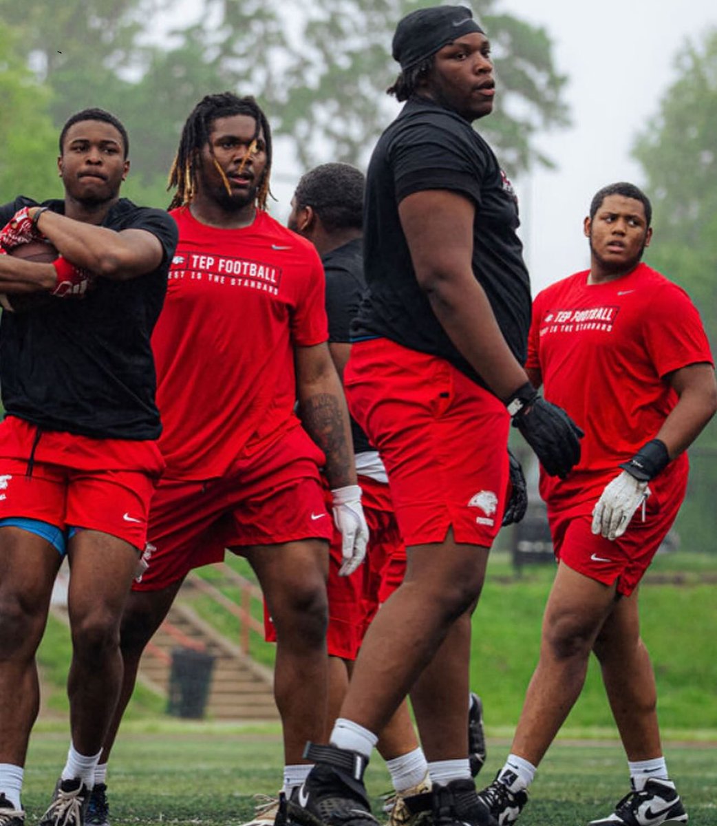 6’5  280 DT/DE