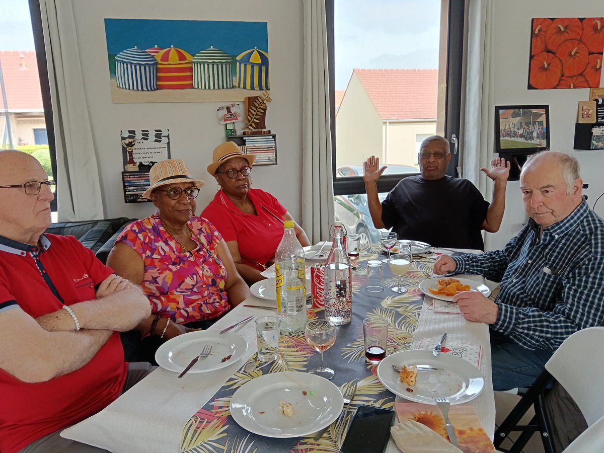 <a href="/SenPringy/">Senioriales Pringy</a> aujourd'hui fête des voisins... BBQ PARTY..