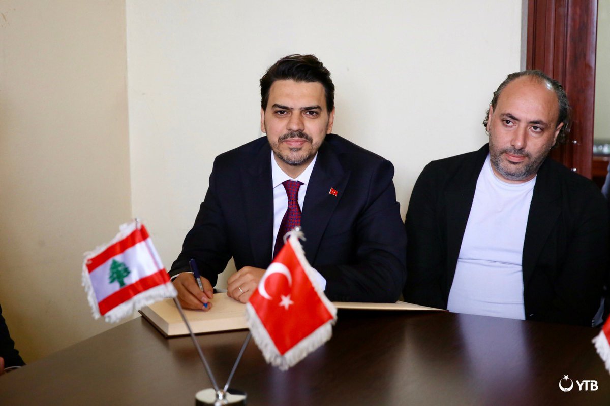 yurtdisiturkler's tweet photo. 🇱🇧🇹🇷 #YTB Başkanı @abdullah_eren, #Lübnan temasları kapsamında Kavaşra Belediyesini ziyaret etti.

Görevi devreden önceki dönem Belediye Başkanı Mohammad Abdulkarim ile yeni seçilen Belediye Başkanı ve Türkiye Mezunu olan Mohammad Abdallah’ı tebrik etti. https://t.co/s5cjO3ASL7