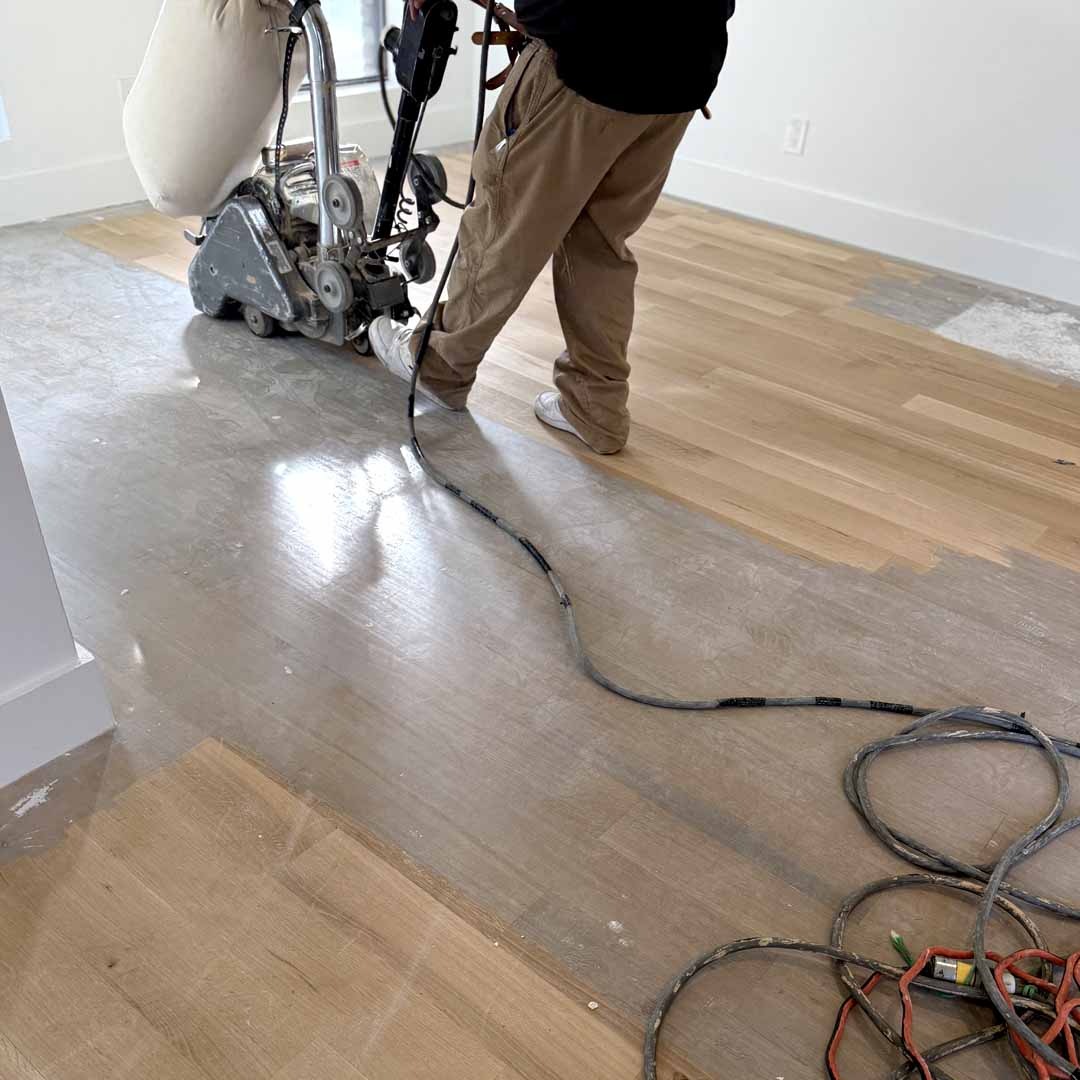 🛠️Our skilled professionals recently transformed a dull hardwood floor into a masterpiece with a simple sand &amp; refinish process. The result? A floor that looks brand new and radiates natural beauty.

👉 See pics: zurl.co/ZtZnE

#HardwoodFlooring #makeovers #DFW