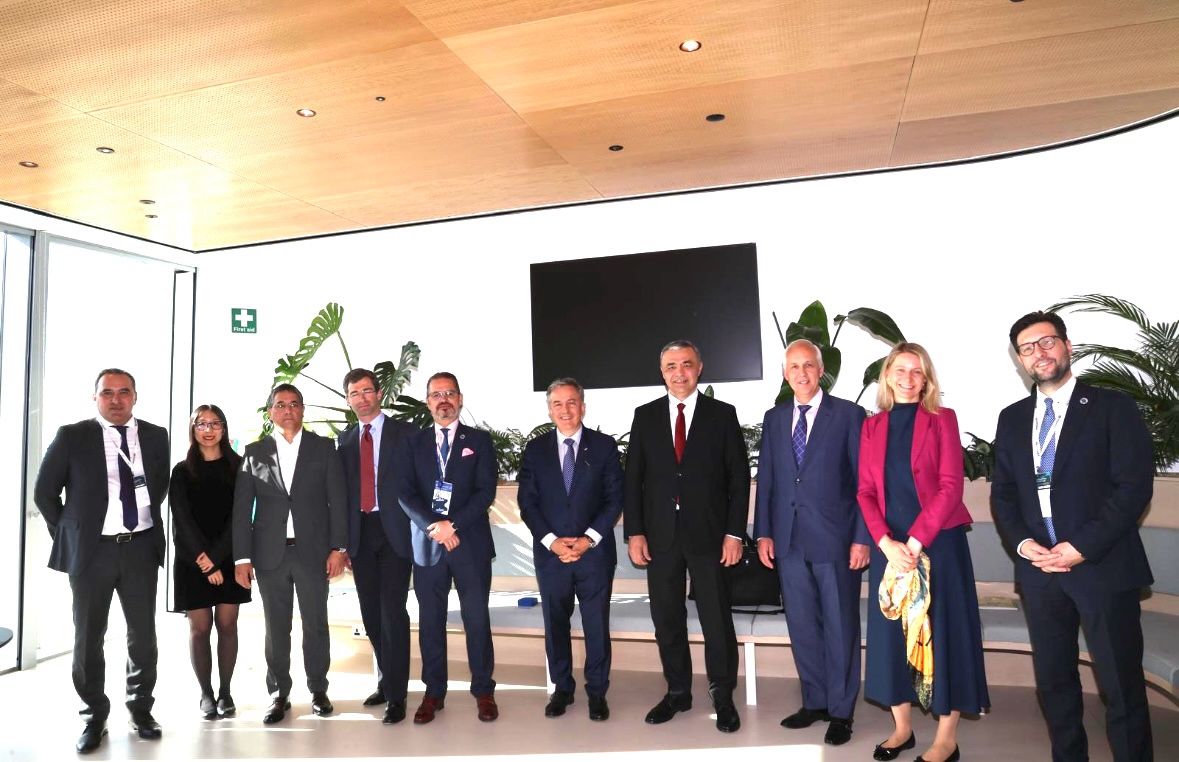 Big news from #EBRDam in London! 2 Uzbek banks received $40 min in total for support of young entrepreneurs and MSMEs: SQB O’zsanoatqurilishbank  - the 2nd-largest bank in #Uzbekistan &amp; Davr Bank via our Youth in Business programme.