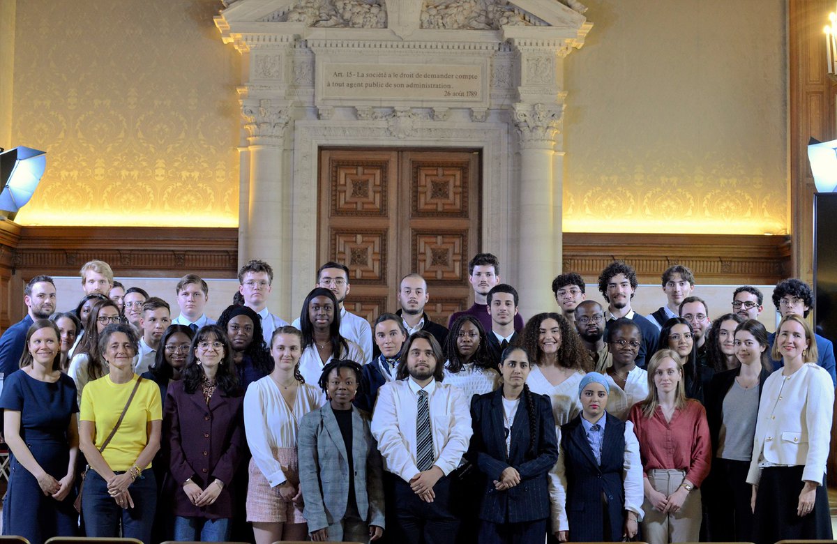 Courdescomptes's tweet image. 🤝 La Cour a accueilli des jeunes suivis par @LaCordeeAsso, engagée pour l'#égalité des chances et la #diversité sociale au sein de la fonction publique.
Au programme : découverte du Palais Cambon, présentation des métiers, et rencontre avec le Premier président @pierremoscovici.