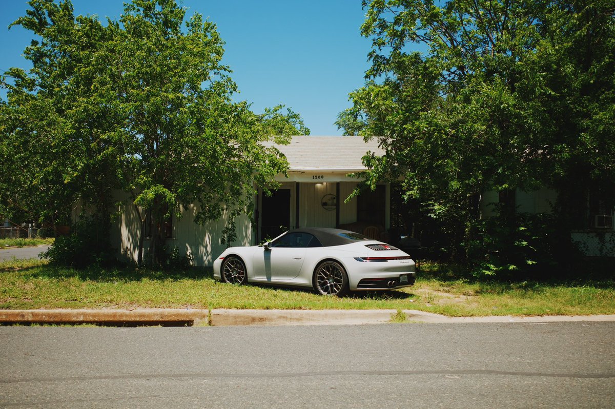 3rdStrikeVandal's tweet photo. Priorities #Porsche #porsche911 https://t.co/1fBOzbf0DZ