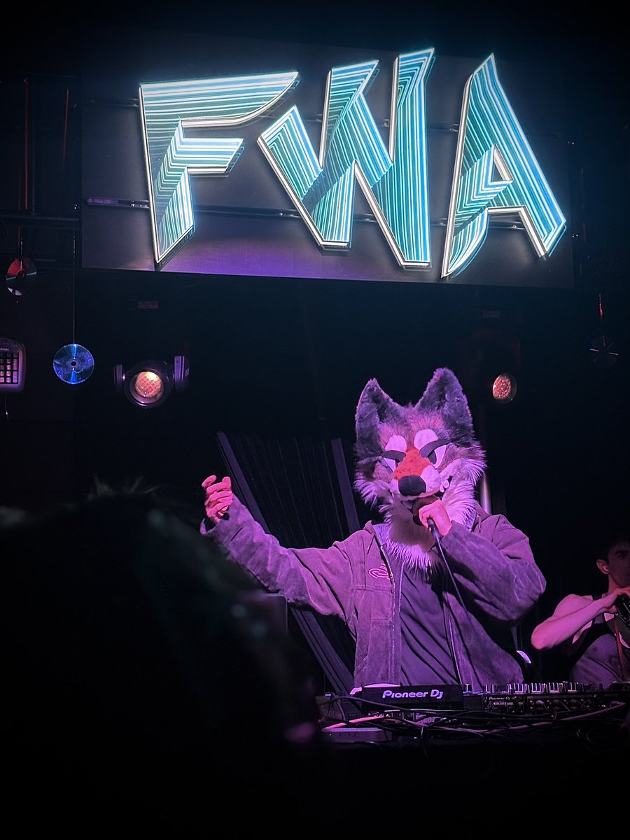 One of my FWA highlights was seeing all the fabulous musical/performing arts projects going on in the fandom rn. Congrat’s <a href="/YLKujo/">ᴄᴏʏᴏᴛᴇᄅ 🎶</a> on a great set.