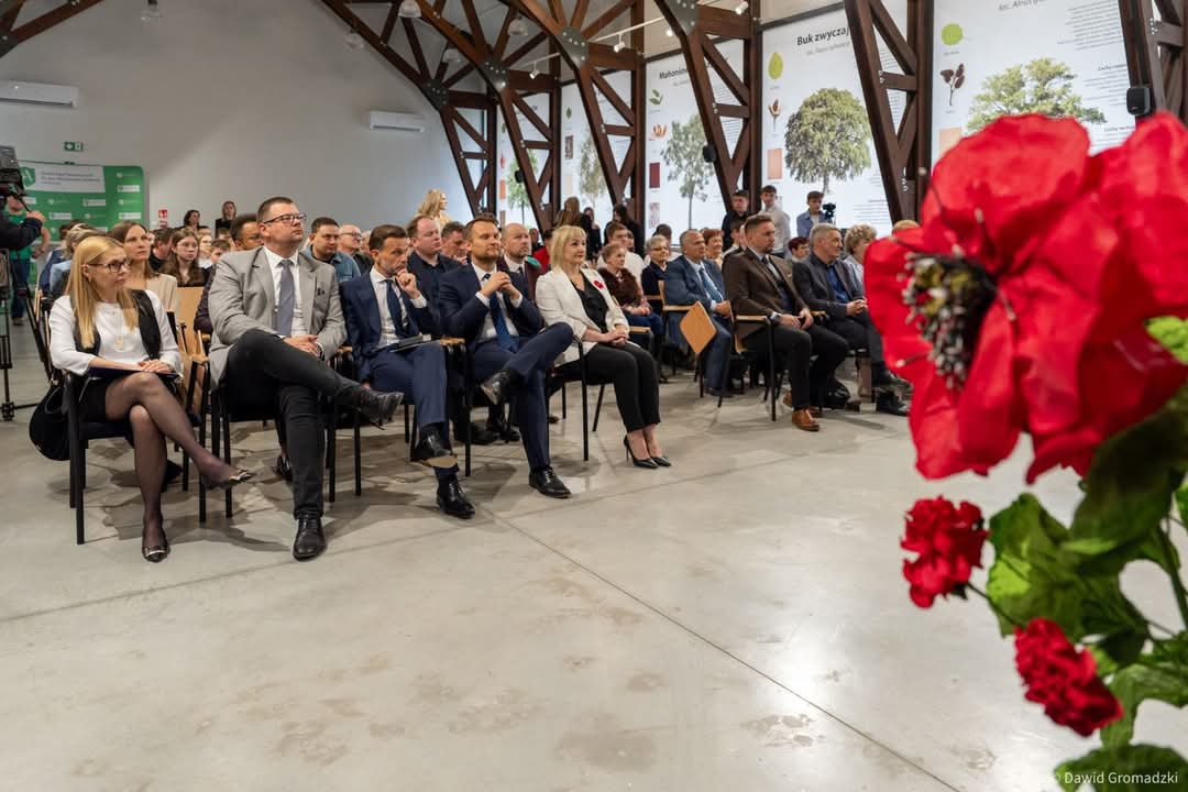 KTruskolaski's tweet photo. Za nami Święto Patrona ZST im. gen. Andersa w Białymstoku – hołd dla Bohatera i 81. rocznicy bitwy o Monte Cassino. Gratuluję laureatom konkursu „Z miłości do niepodległej Ojczyzny…” – młodzież daje powód do dumy! #Pamiętamy #MonteCassino https://t.co/0f3Zruldtd