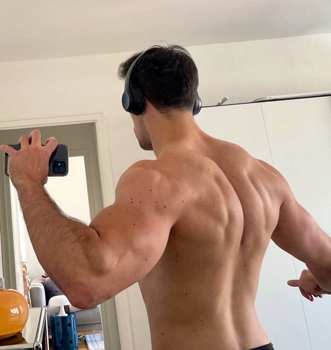 that’s how the light shines in 

(oomf m’a appris comment on prend des photos du dos)