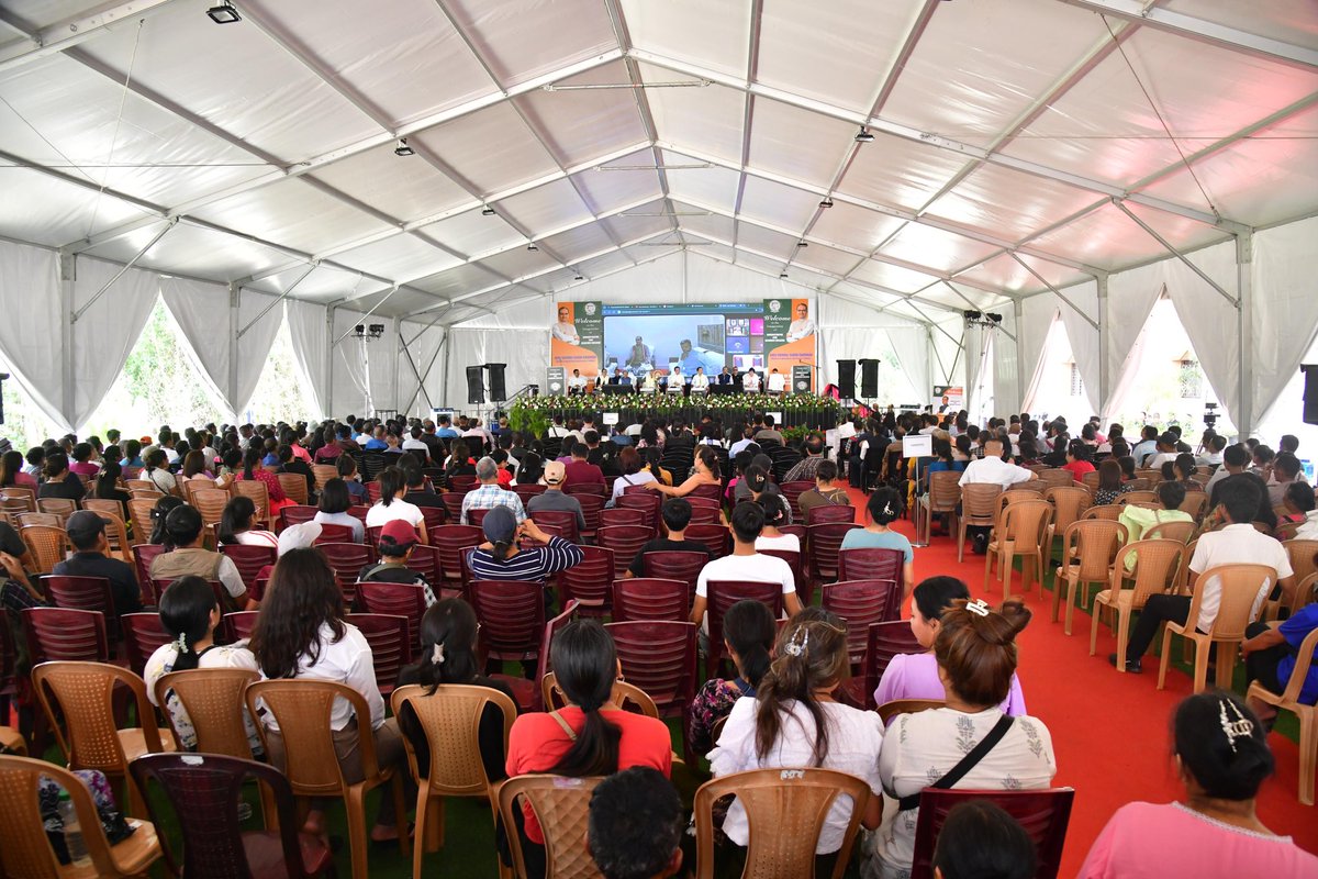 Shivraj Singh Chouhan (@chouhanshivraj) on Twitter photo आज मिजोरम के थेनजोल में वीडियो कॉन्फ्रेंसिंग के माध्यम से बागवानी महाविद्यालय (CoH) के प्रशासनिक एवं अकादमिक भवन का उद्घाटन किया और छात्रों को संबोधित कर उज्जवल भविष्य के लिए शुभकामनाएं दीं।
कार्यक्रम में मिजोरम के माननीय राज्यपाल श्री <a href="/Gen_VKSingh/">Gen VK Singh</a> जी वर्चुअली जुड़े। इस अवसर पर आज मिजोरम के थेनजोल में वीडियो कॉन्फ्रेंसिंग के माध्यम से बागवानी महाविद्यालय (CoH) के प्रशासनिक एवं अकादमिक भवन का उद्घाटन किया और छात्रों को संबोधित कर उज्जवल भविष्य के लिए शुभकामनाएं दीं।
कार्यक्रम में मिजोरम के माननीय राज्यपाल श्री <a href="/Gen_VKSingh/">Gen VK Singh</a> जी वर्चुअली जुड़े। इस अवसर पर