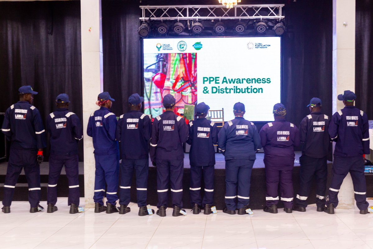 Quick wins from our “Strengthening Capacity of the Informal Sector” project:
✅ Coveralls for visibility
✅ Journals to track waste
✅ Safety gear for protection
Thanks to GPAP, @ceip_Africa &amp; ASWOL for the support!