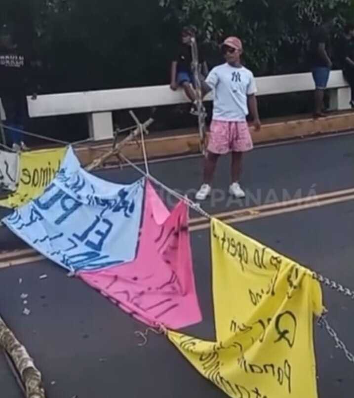 #NacionalCri Grupos indígenas bloquean tramos de la Panamericana en Darién
critica.com.pa/nacional/grupo…