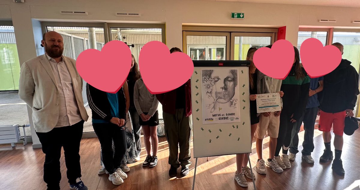 Remise du prix départemental aux élèves et personnels du collège André Collet, Moulins la Marche, pour leur affiche contre le harcèlement scolaire. Affiche également choisie par le jury académique, bravo! #NAH #Dsden61 #Phare #academiedenormandie