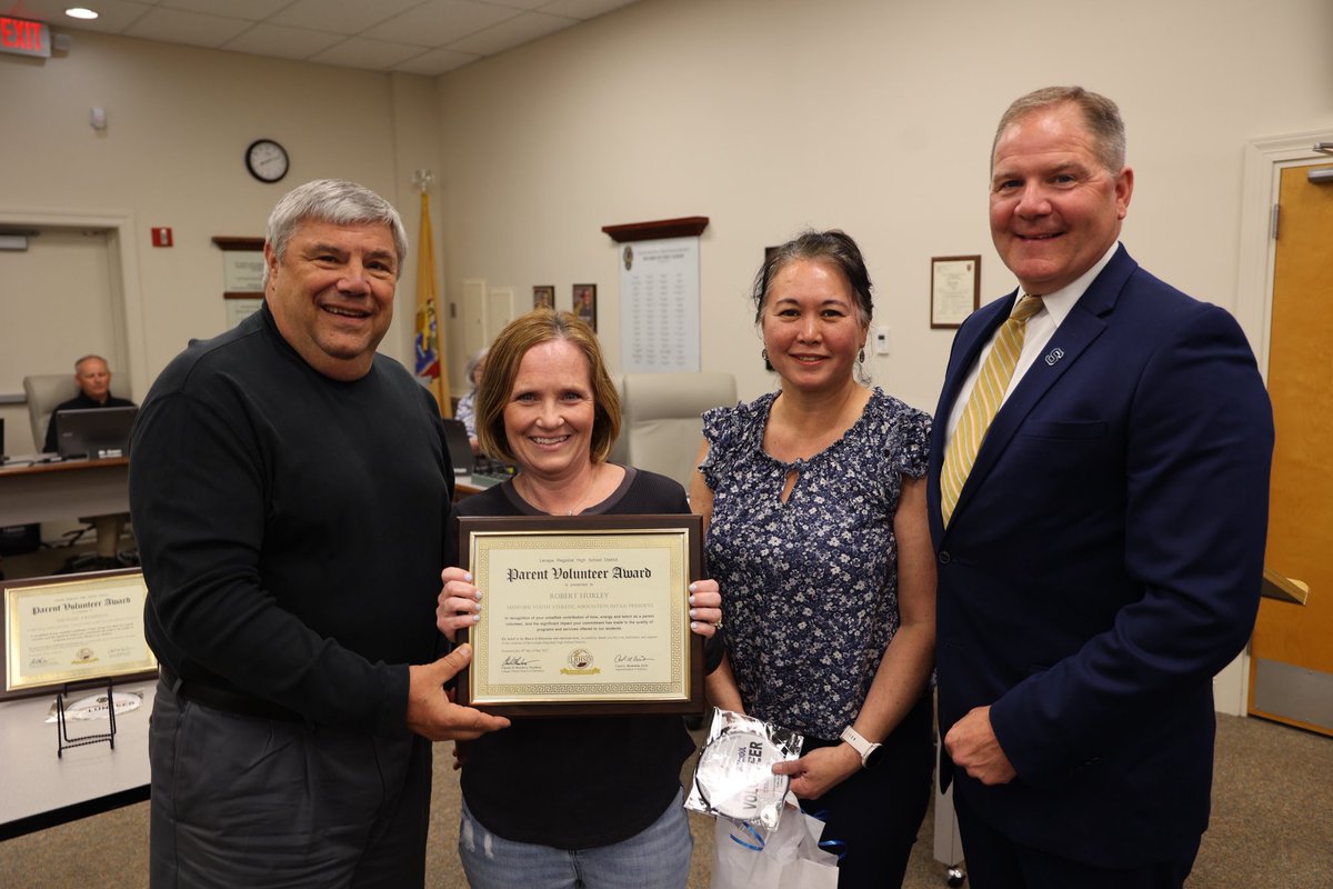 cbeducator's tweet image. #LRHSD is supported by many parents; these volunteers made us better for years: Brian Barbash, Robert Hurley (Mrs Hurley pictured), Michael Grossman, Louise and Steven Harris. Grateful for you all! @LenapePride @ShawneeHSNJ @Cherokee_HS @SenecaFamily