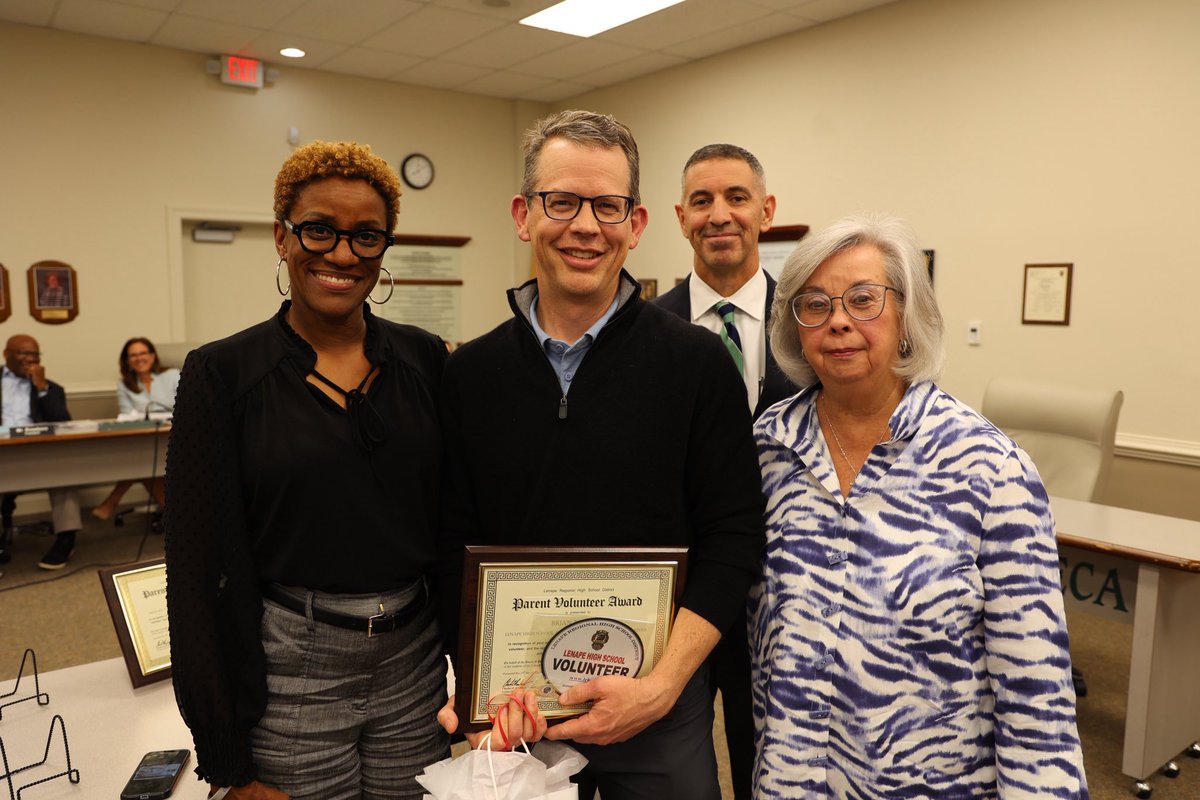 cbeducator's tweet image. #LRHSD is supported by many parents; these volunteers made us better for years: Brian Barbash, Robert Hurley (Mrs Hurley pictured), Michael Grossman, Louise and Steven Harris. Grateful for you all! @LenapePride @ShawneeHSNJ @Cherokee_HS @SenecaFamily