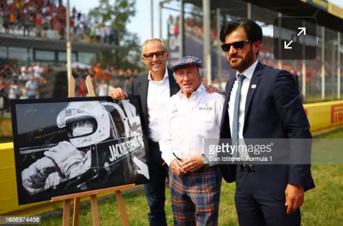 A little throwback to Sir Jackie Stewart being presented with a limited edition print of my drawing signed by all the F1 drivers 👀👀
Still can't believe this actually happened 😂😂
emmacapenerart.com/products/jacki…
