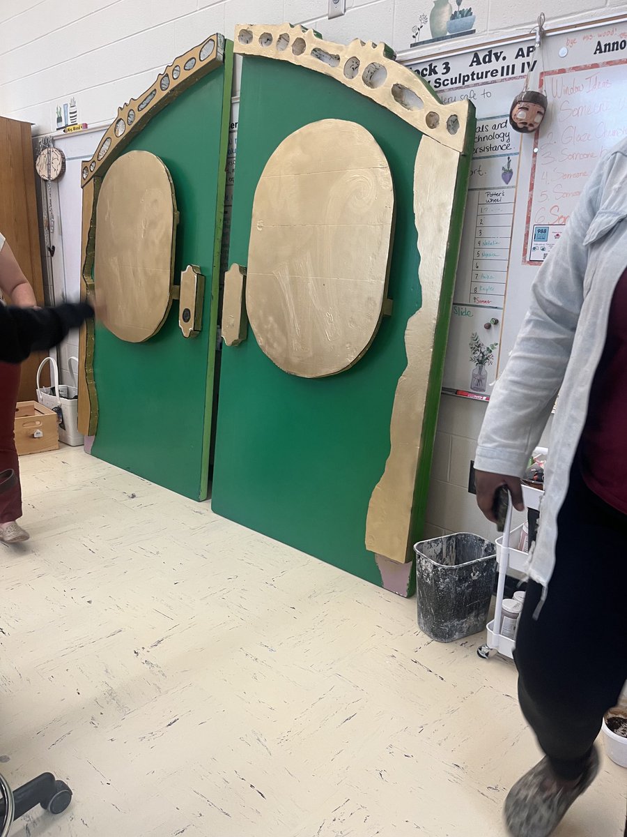 Guess what’s hitting our stage Fall of 2025❓❓❓……🪄🌪️👠 👑⁦<a href="/FineArtsHCS/">HCS_FineArts</a>⁩ ⁦<a href="/AAS_HCS/">Academy for Advanced Studies</a>⁩ Presented by the AAS Fine Arts Team