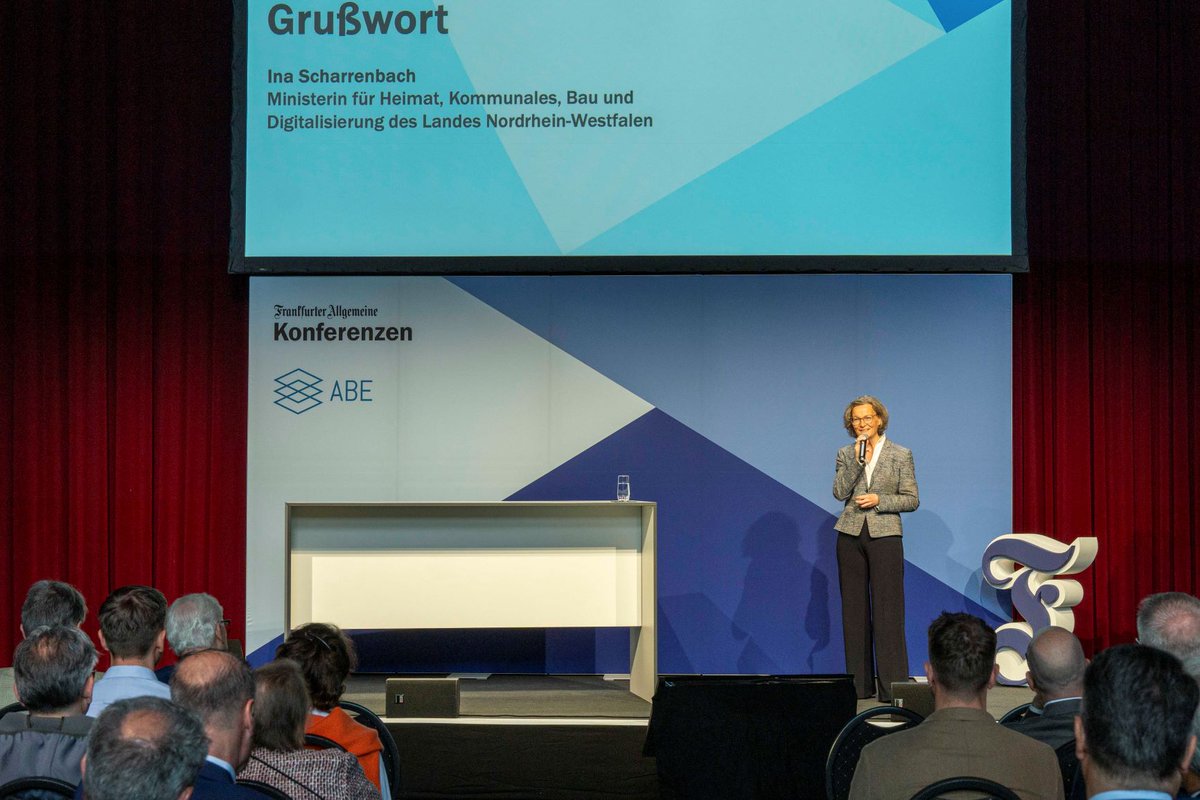 MHKBD_NRW's tweet image. #digital, #dynamisch, #druckfertig: #NRW ist ‚place to bau‘. Min @InaScharrenbach sprach auf dem #Bauforum von @faznet &amp;amp; @ABE_Aachen über digitale #Innovationen im Bauwesen. Durch die Initiative „Innovation im Bau“ wurden in #NRW bislang rd. 6,5 Mio. € für 30 Projekte bewilligt.