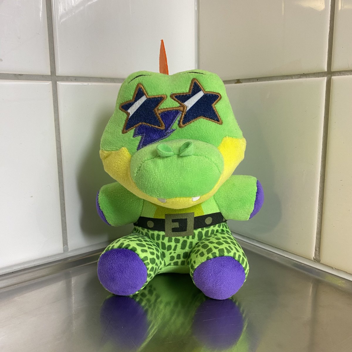 Maxed_Out_Maxie's tweet image. Monday Merchday - Thursday edition [11] Montgomery Gator Funko Plush! 🐲💚🎸 

#mondaymerchday #thursdayedition #fnaf #Securitybreach #fivenightsatfreddys #montgomerygator #montygator #plush #funko